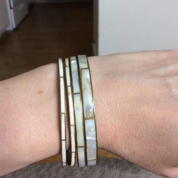 Jewelry - 💕Classic💕Set of 4 Mother of Pearl Bangles